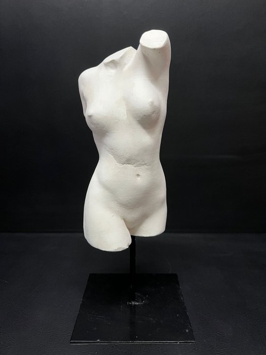 Escultura, Torso femminile - 26 cm - polvo de mármol
