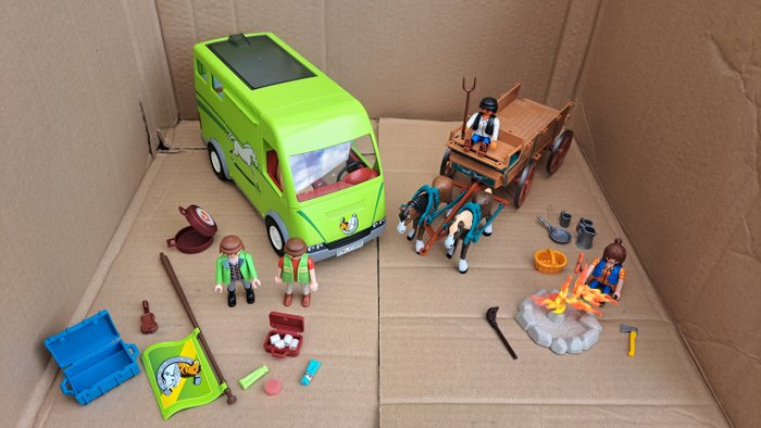 Playmobil - 摩比 Paardenvrachtwagen en kar met 2 paarden. Met verschillende accessoires en poppetjes.