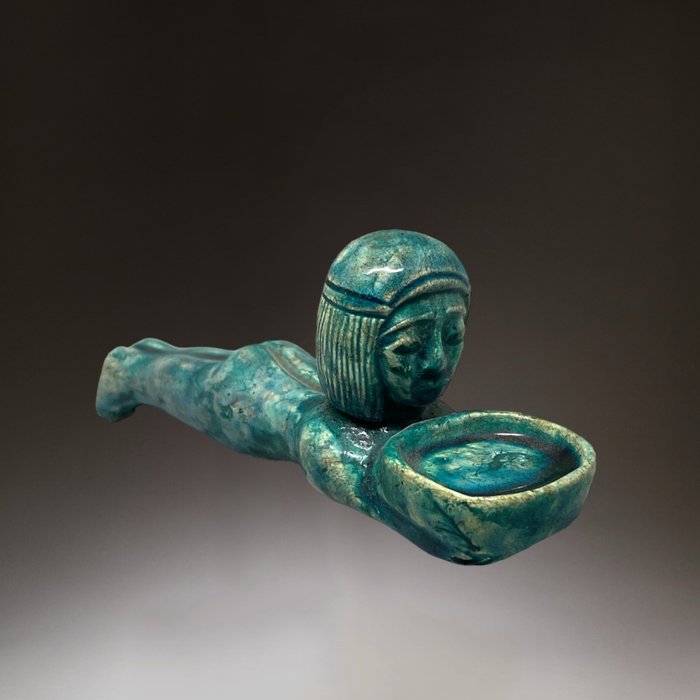 古埃及的复制品 游泳女孩形状的化妆勺  (没有保留价)