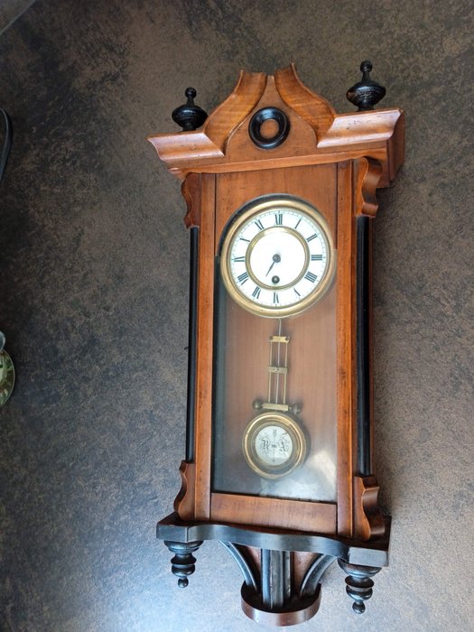 Wall clock - Pendulum clock - Wood - 1900-1910