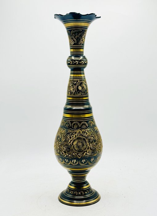 花瓶 -  浮雕  - 黃銅