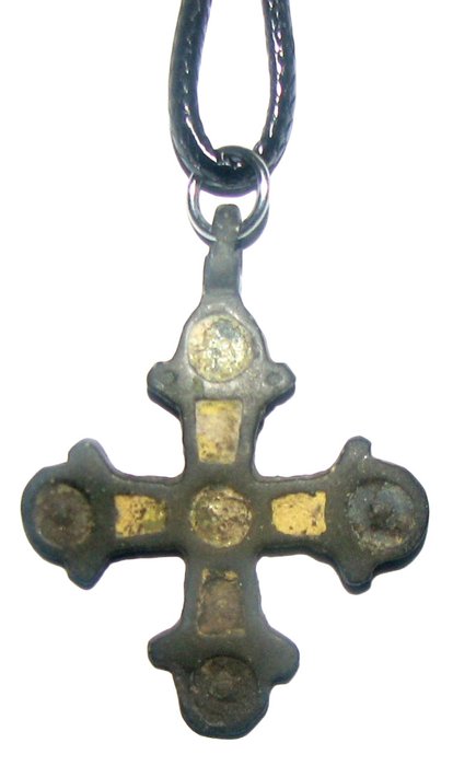 维京时代 黄铜色, - 十字架吊坠，两侧带有黄色珐琅痕迹 - 38 毫米 - 公元 9-11 世纪 - 额外 十字架 - 38 mm