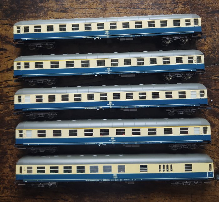 Roco H0轨 - 模型火车客运车厢套装 (5) - 一套 5 个 DB IC 车厢 - DB