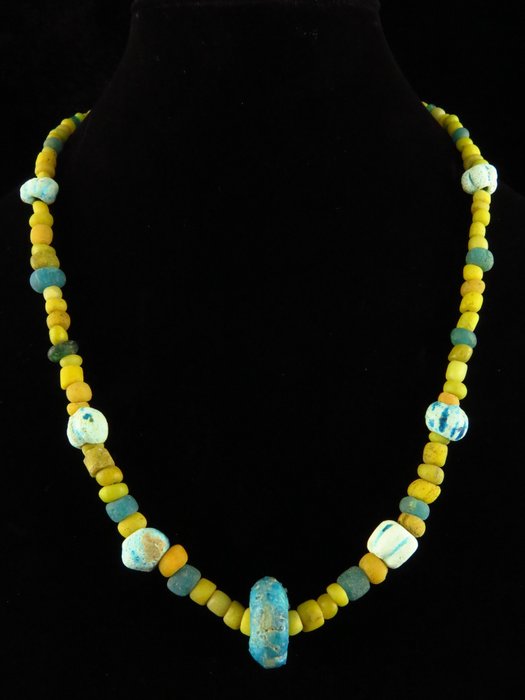 古罗马 彩色玻璃珠和彩釉瓜珠制成的项链 - 46 cm