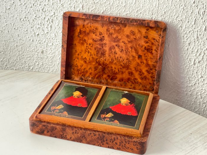 Dusserre Paris - 箱 (3) - 2 個遊戲，54 張卡片，勃艮第公爵，裝在木盒中，帶放大鏡 - 木材, Burrwood, 紙板