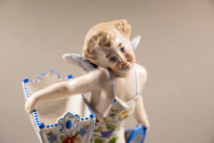 Conta & Boehme - Figurine - Antico Cherubino con culla - Porcelaine