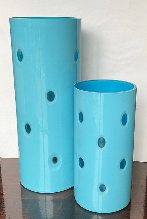Vas (2) -  Konstglas cylindervas  - Opalglas, (Höljt glas)