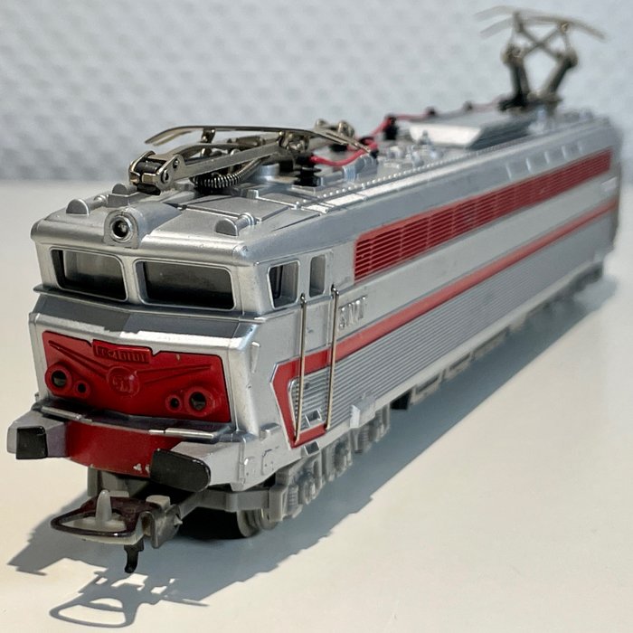 Lima H0 - Electric locomotive (1) - CC 40101 in silver red Trans Europ Express version - SNCF