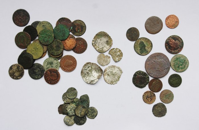Ranska. Lot de 55 monnaies royales et féodales, de l'époque médiévale jusqu'à Louis XV