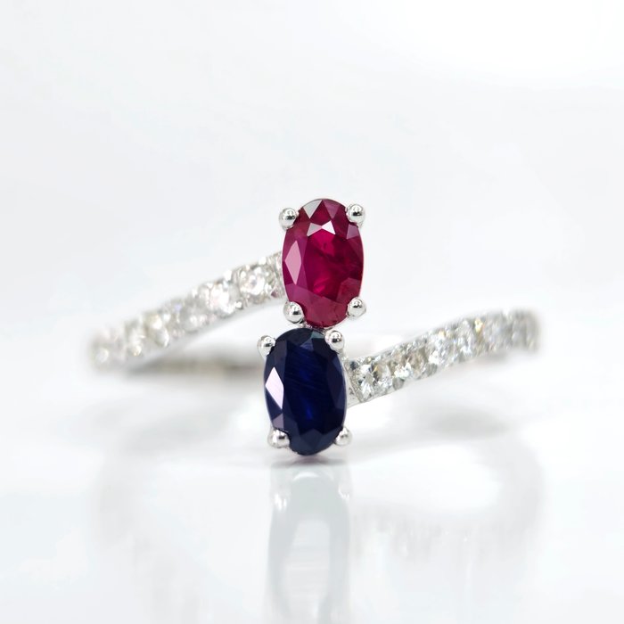 Ohne Mindestpreis - 0.40 ct Red Ruby & 0.40 ct Blue Sapphire & 0.30 ct F-G Diamond Ring - 2.08 gr Ring - Weißgold Rubin - Diamant 