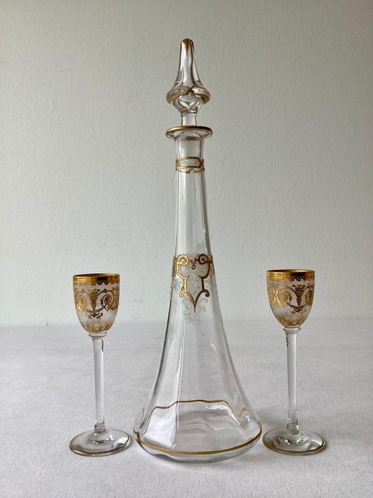 Saint Louis , kristallen karaf en likeurglaasjes  _ Cristal givré & doré à l'or fin - Likörservice - Elegante, großzügige Dekorationen