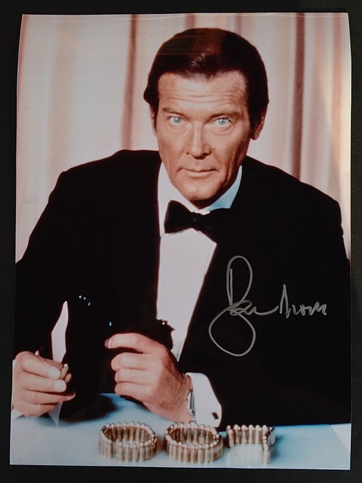 James Bond 007: Octopussy - Sir Roger Moore (+) 007 - Autograph, Photo with COA