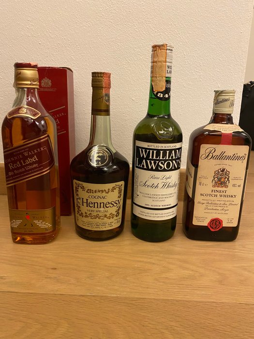 Johnnie Walker Red Label + Hennessy VS + William Lawson's + Ballantine's Finest - Blended Whisky & Cognac  - b. 1970年代, 1980年代, 1990年代 - 70厘升 - 4 bottles