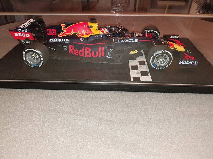 MiniChamps 1:12 - 模型賽車 - Red Bull Racing RB16B Dutch GP Winner 2021