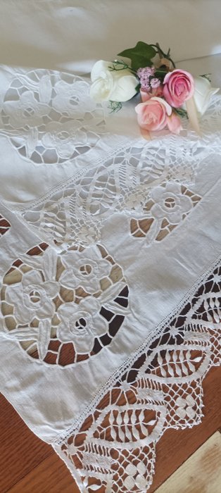 巨大的裝飾桌布，上面有美麗的梭芯花邊和黎塞留刺繡 - 毛巾 - 155 cm - 75 cm