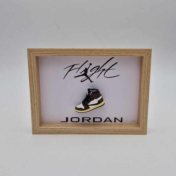 Cornice (1) - Mini Sneaker " AJ1 Air Jordan 1 Travis Scott " incorniciata  - Legno