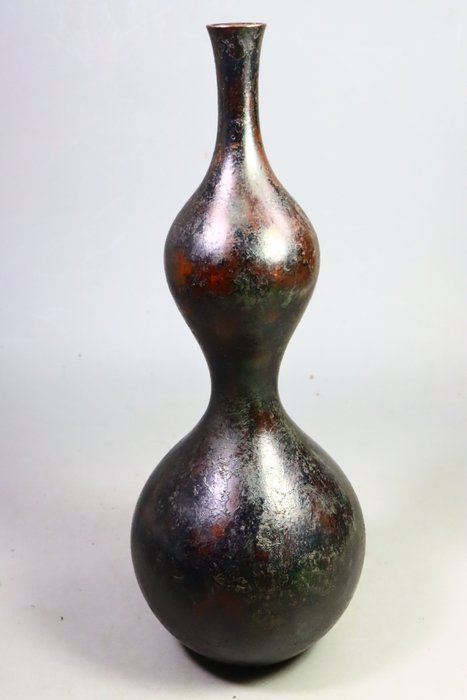 Bronze - rare Gourd shape Ikebana Vase - Patinated Bronze - About 1900 AD  (No Reserve Price)