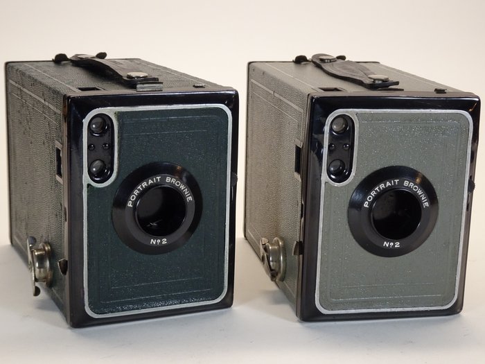 Kodak Portrait Brownie No.2 model F groen+ grijs Analóg fényképezőgép