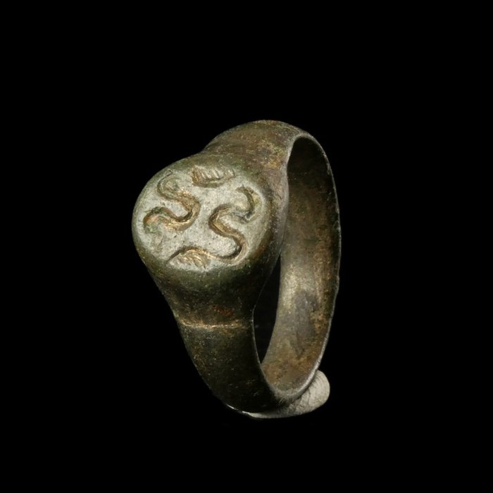 Wikingerzeit Bronze Ring mit Fafnir-Drachen  (Ohne Mindestpreis)