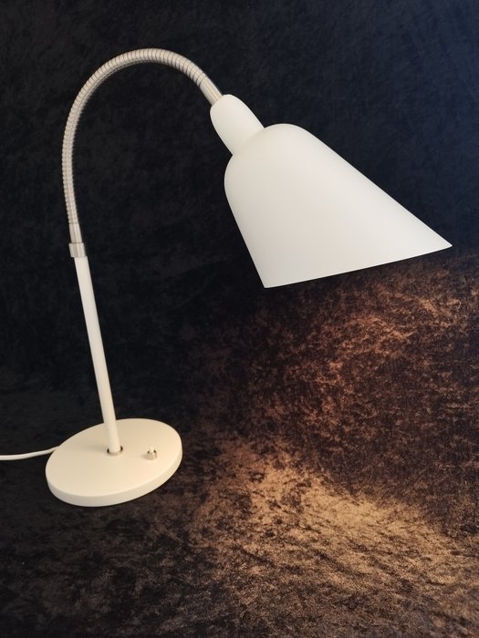 &tradition Arne Jacobsen - Lámpara de sobremesa - Bellevue - Acero, Metal