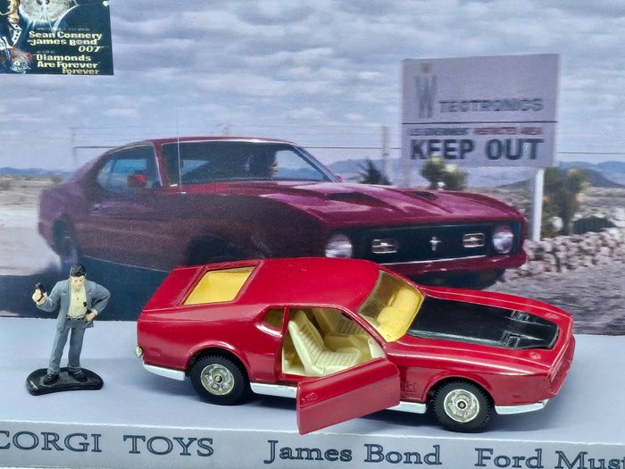 Corgi Toys 1:43 - 1 - Modellbil - n. 391 James Bond´s Ford Mustang Mach I - med display og figur