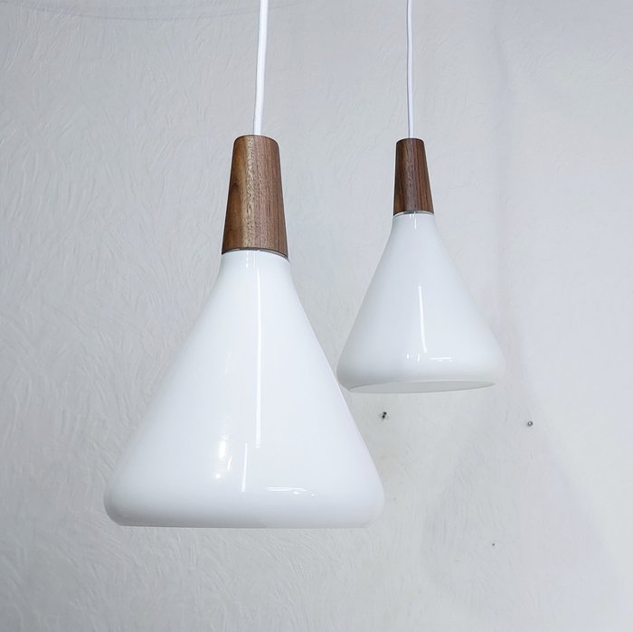 Nordlux / Design For The People - Bjørn+Balle - Függő lámpa (2) - Nóri 18 - Fehér üveg - Fa, Üveg