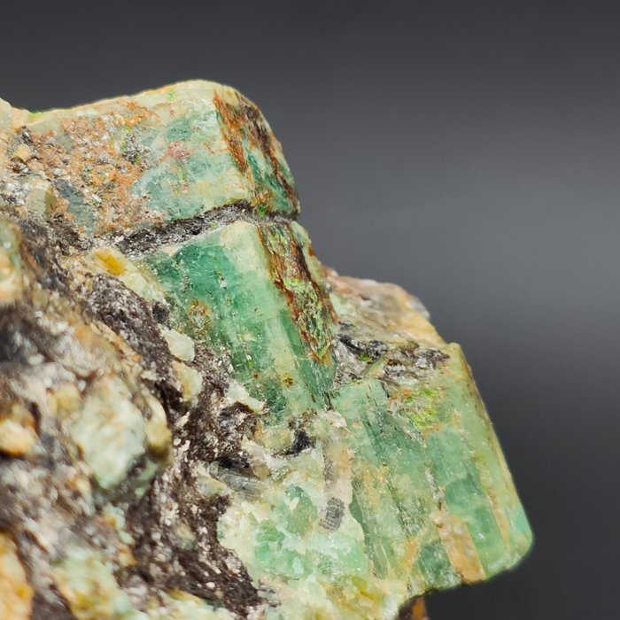 Enorme GROENE EMERALD, AUSTRALIË Kristal - Hoogte: 108 mm - Breedte: 88 mm- 634 g
