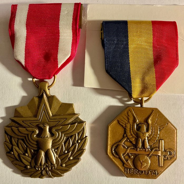 美国 - 奖章 - Zwei Amerikanische - Auszeichnungen - Orden
