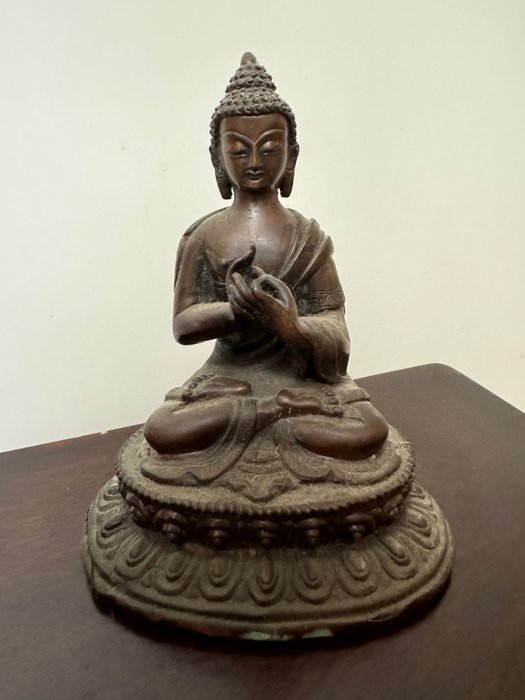 Buda de bronce - Bronce - Nepal - siglo 20