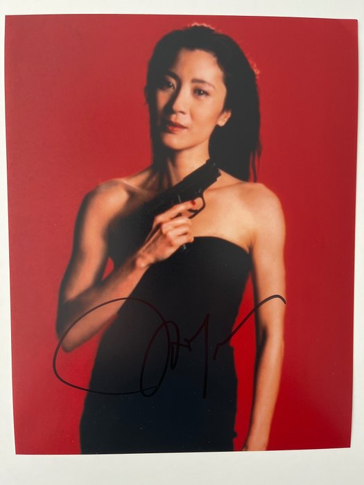 James Bond 007: Tomorrow Never Dies, Michelle Yeoh as "Wai Lin" handsigned photo with B'BC holographic COA
