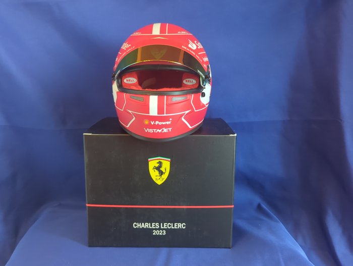 Ferrari - Charles Leclerc - 2023 - Helm im Maßstab 1/2 