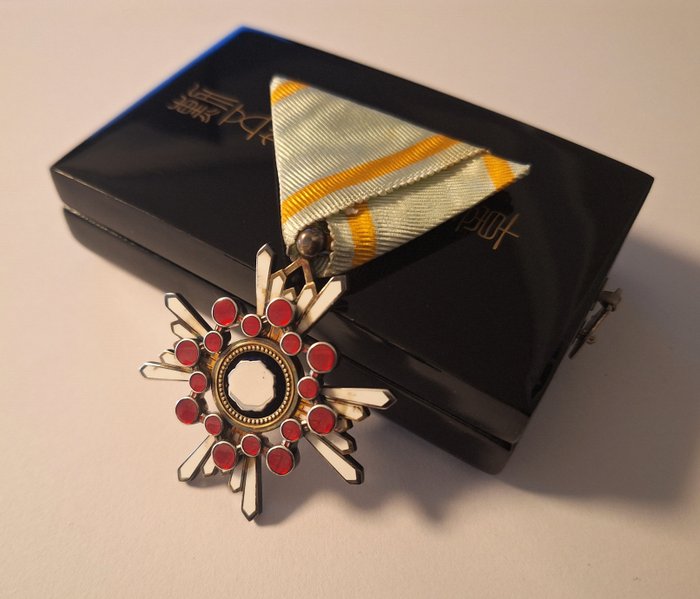 日本 - 奖章 - Silver Order Of The Sacred Treasure 5th Class with box