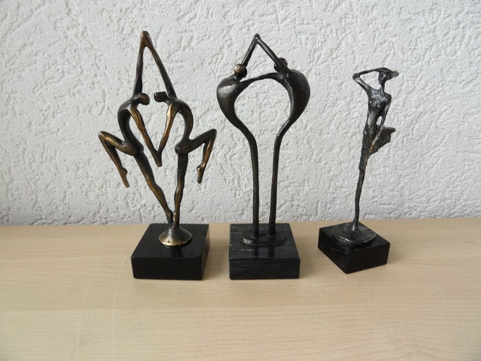 Artihove - Corry Ammerlaan - Skulptur, OPBOUWEND, VAN MENS TOT MENS, VISIE OP DE TOEKOMST - 18 cm - Legierung/bronziert