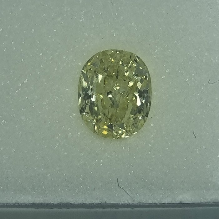 1 pcs 钻石 - 0.73 ct - 椭圆形 - 中彩黄 - SI2 微内含二级