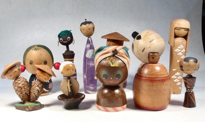 unknown  - Muñeca/muñeco 11 Small Vintage Kokeshi dolls - 1960-1970 - Japón