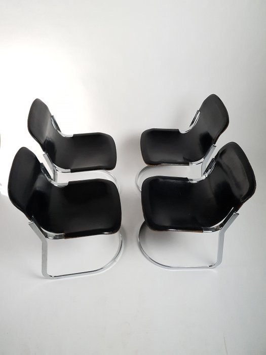 Stuhl - Vier Stühle, verchromtes Metall und schwarzes Leder