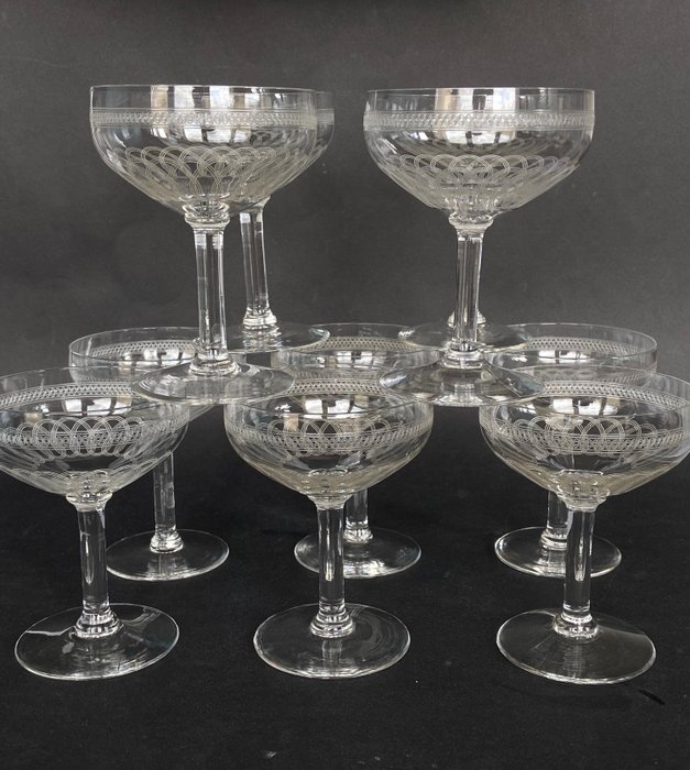 Champagneglas - Prachtige suite van 10 19e-eeuwse champagneglazen - Gegraveerd kristal