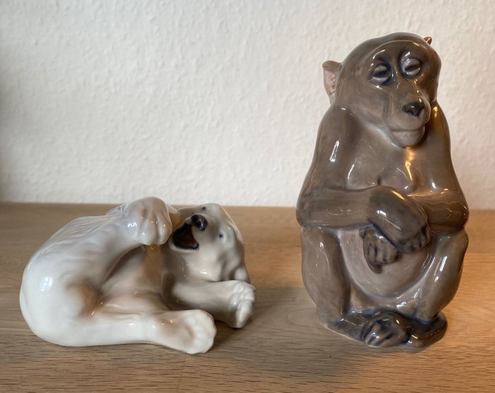 Royal Copenhagen - Knud Kyhn + Niels Nielsen - Figurka - Ape + Playing Polar bear cub - Porcelana