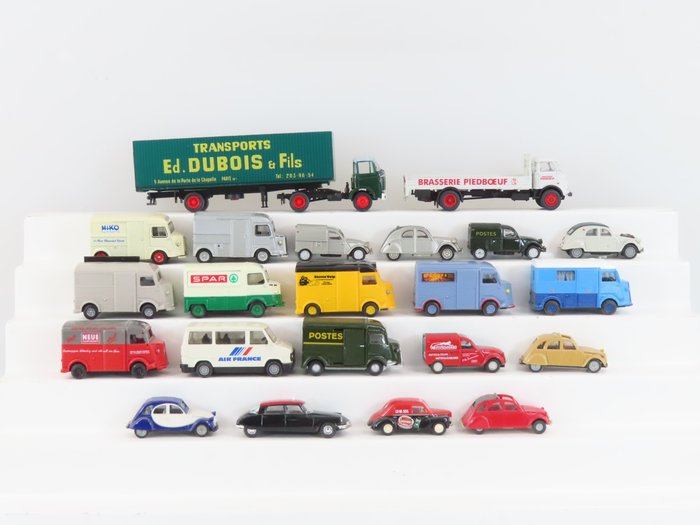 Artitec, Busch, Wiking, Herpa, Praliné, Brekina, Norev, Universal Hobbies, RMM 1:87 - Veicoli di modellini di treni (22) - 22 Veicoli: autovetture, furgoni e camion