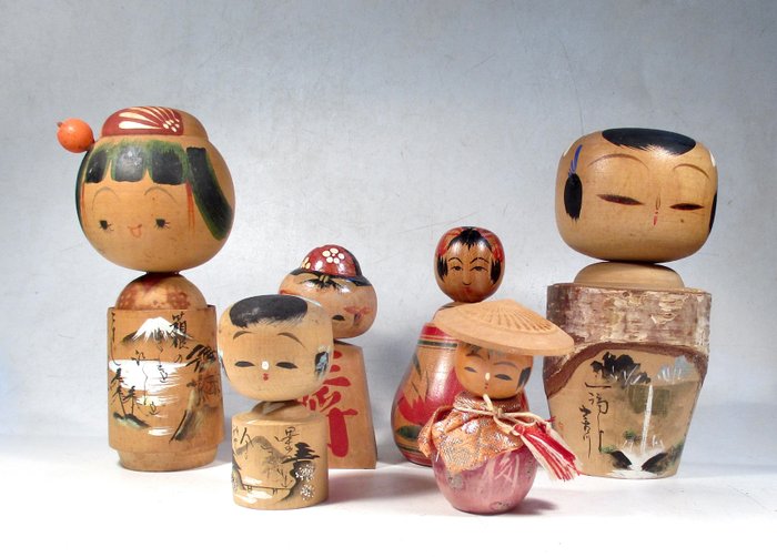unknown  - Boneca 6 Small Vintage Kokeshi dolls - 1960-1970 - Japão