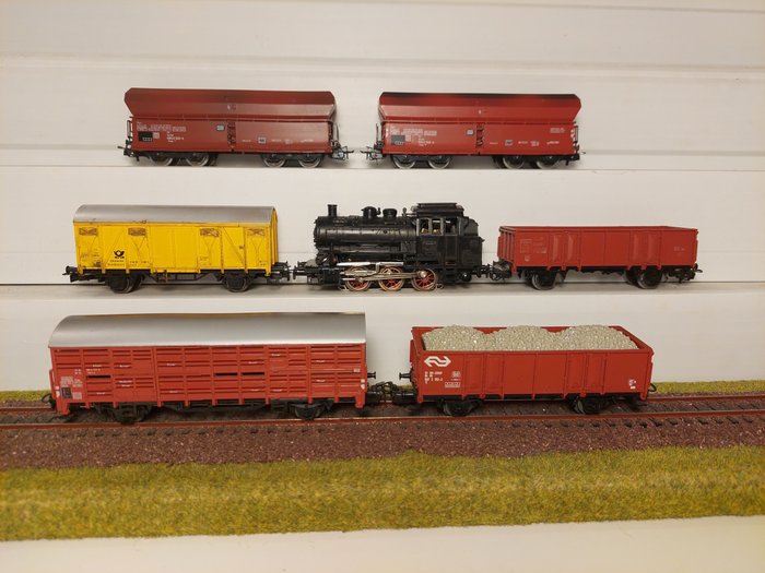 Märklin H0 - 3000 - Tren a escala (7) - Locomotora ténder BR 89 y 6 vagones de mercancías - DB
