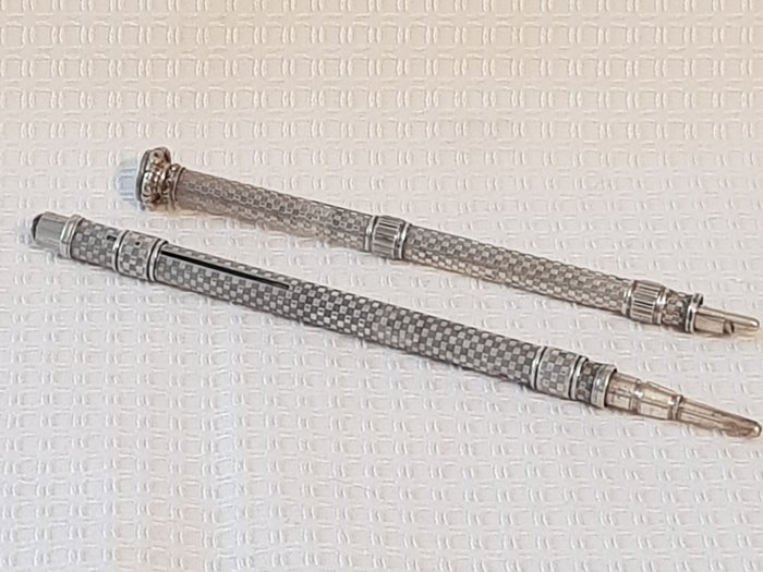 gemerkt/getoetst 打字机  (2) - 两个古董笔筒/铅笔，银质，1900-1920 年左右制造，有标记，二级 - 银