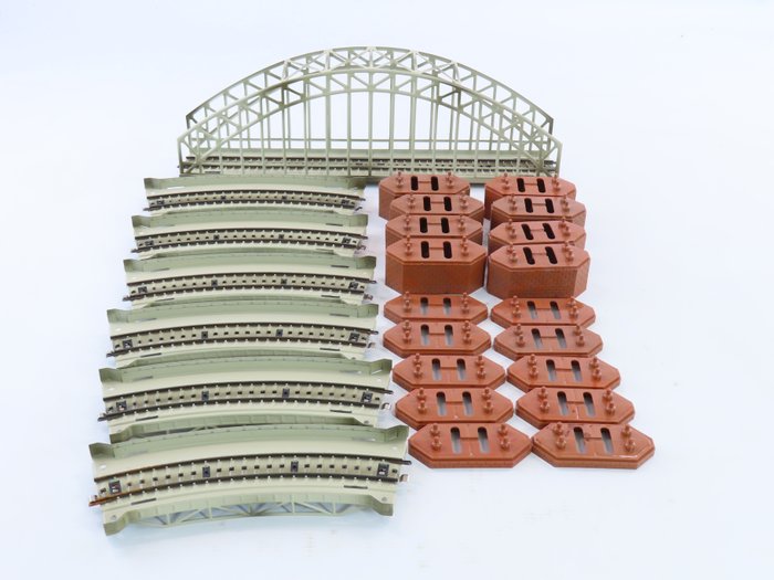 Märklin H0 - 7064/7165/7163/7167 - Modellvasút híd elemek (22) - 22 részes hídtelek híd/rámpa darabokkal és ívhíddal és pillérekkel