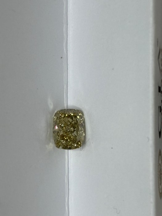 1 pcs 鑽石 - 1.51 ct - 枕形 - 艷啡黃色 - VS1