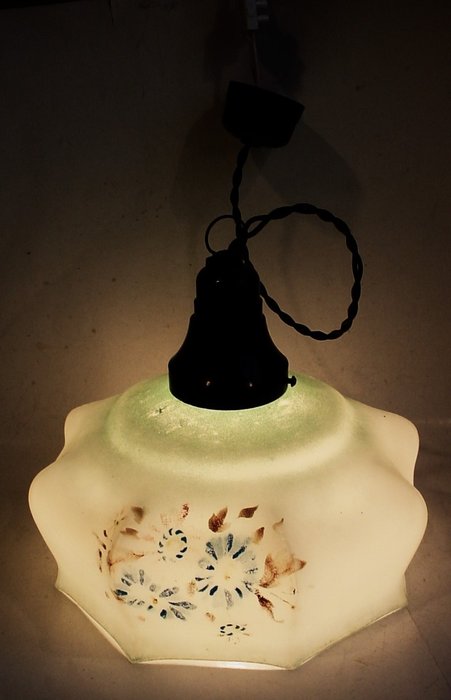 Lamp (2) - Twee oude hanglampen - Glas, bakeliet en metaal