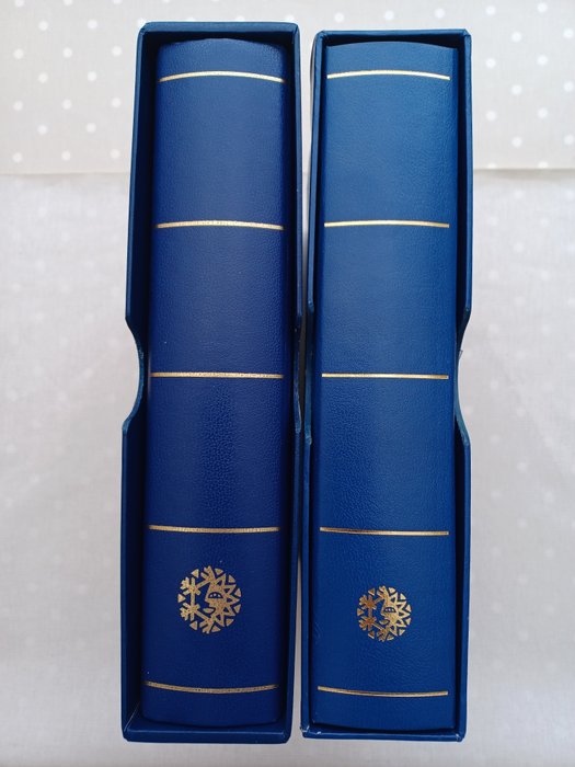 Franciaország  - 2 db üres kék kötés készlet az Yvert és Tellier kiadásból, levelekkel és tokkal.