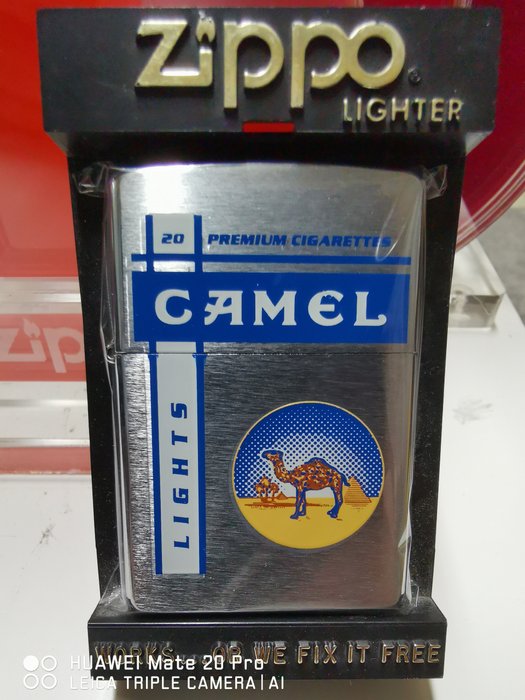 Zippo - 芝宝 - Zippo Camel de 1996 - 口袋打火机 - Acier 镀铬布纹和喷漆