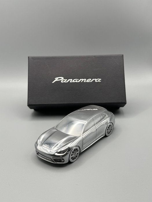 保时捷 Panamera Sport Turismo 镇纸 - Porsche