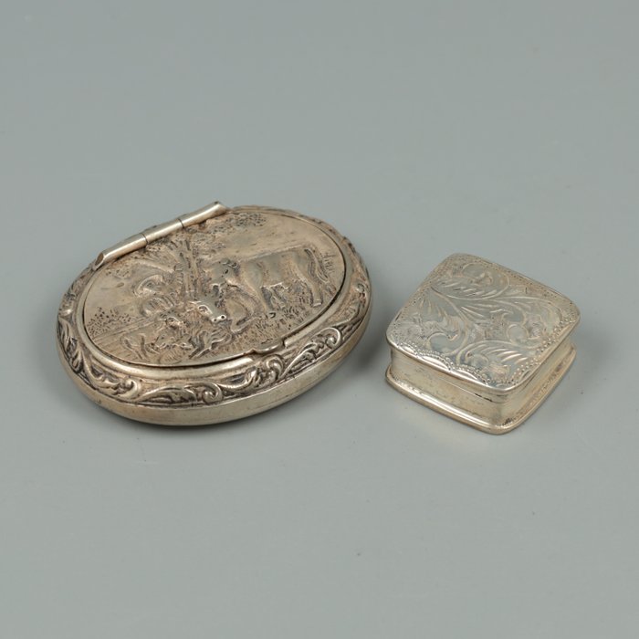 Fa. Moerkerk. NO RESERVE. Pillendoos - Cutie Tutun (2) - .833 argint, .925 argint