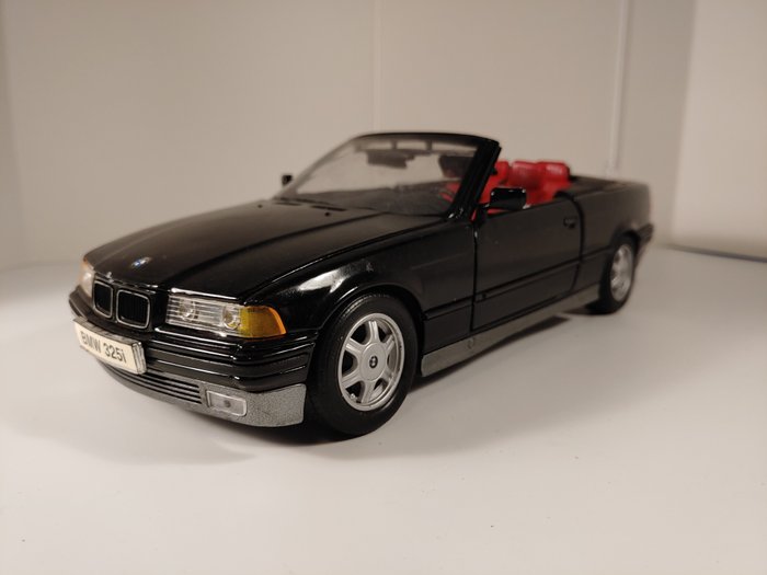 Maisto 1:18 - 1 - Machetă mașină sport - BMW 325i Convertible 1993